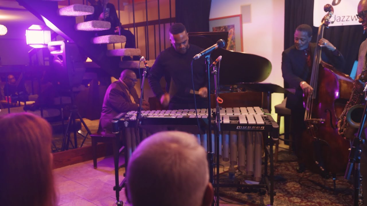 Tim Warfield feat. Warren Wolf & Rodney Whitaker - Santa Clause is Coming to Town