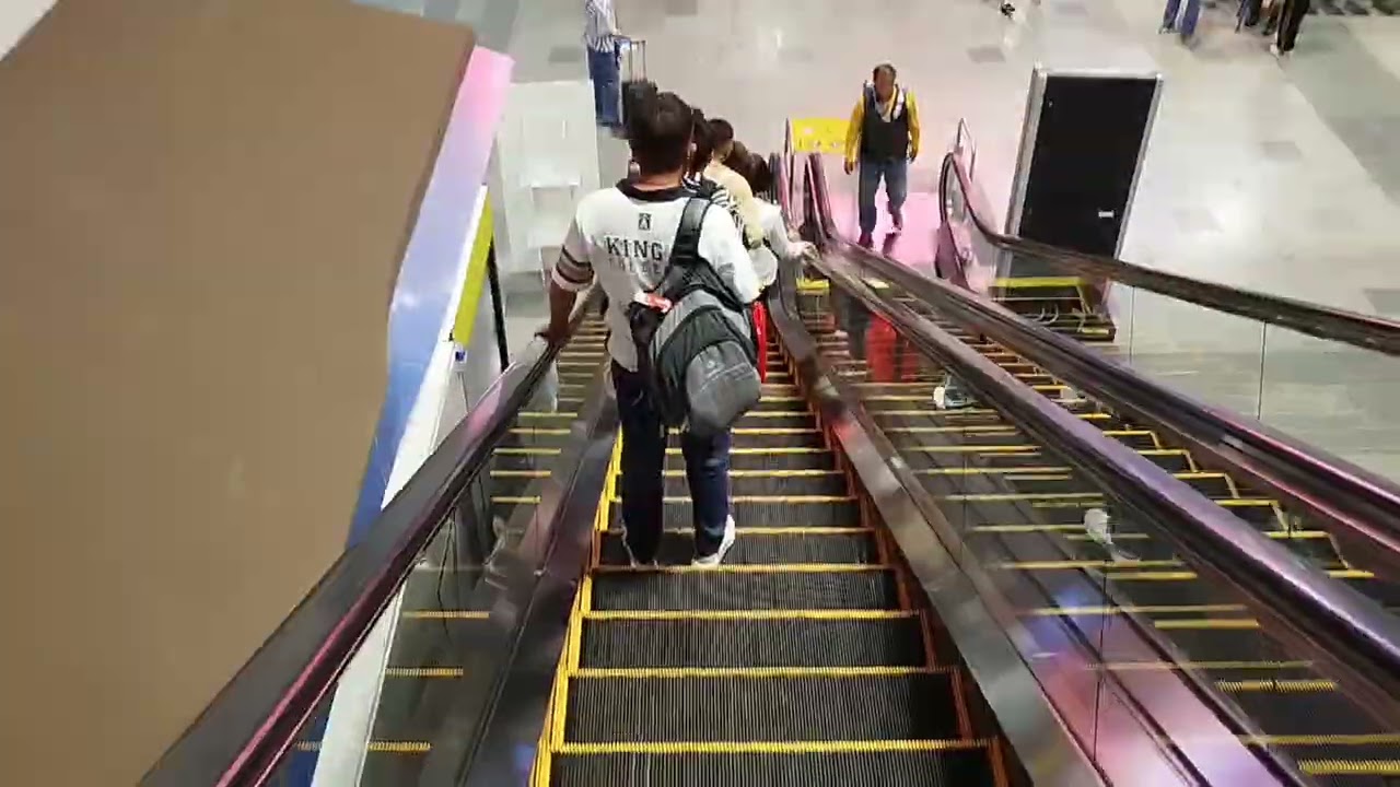 1981 hitachi escalator @ don mueang airport EP.2
