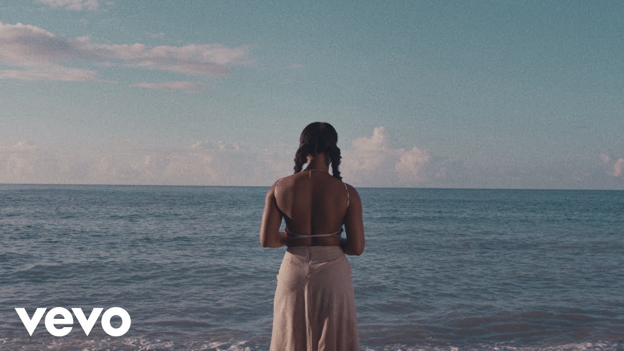 Lila Iké - True Love (Official Video)