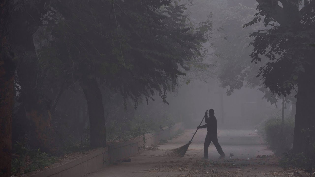 Fog covers national capital, delays trains, flights
