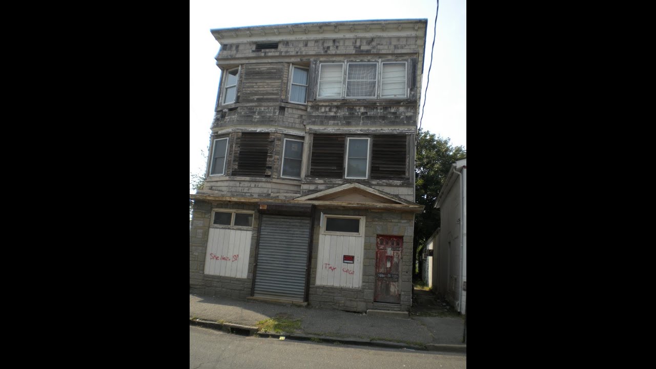 Hood Drive Thru In The East Side of Bridgeport CT