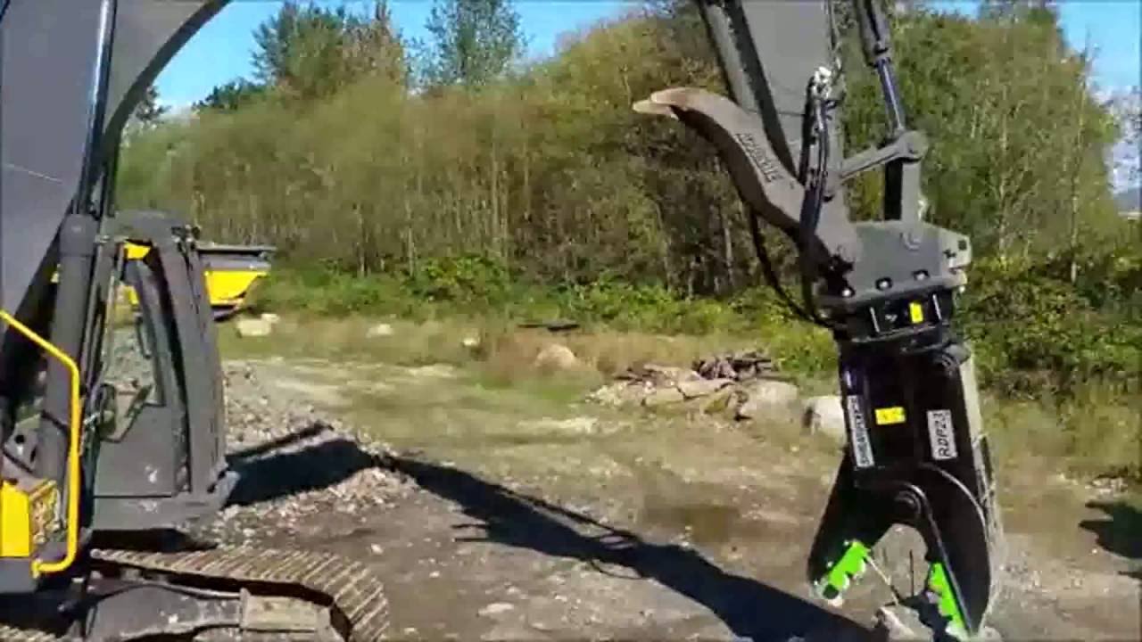 Canada: Volvo E300 and IF23 iTALMEK Rotating Demolition Pulverizer on Concrete I Prepping Material