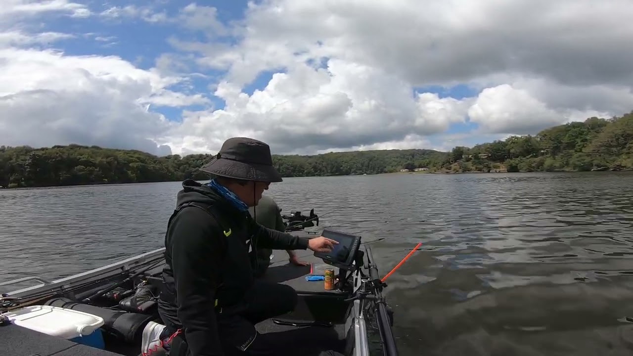 NAVIGATION SUR LE LAC D'EGUZON, KIMPLE 370 HUNTER / MERCURY 15hp