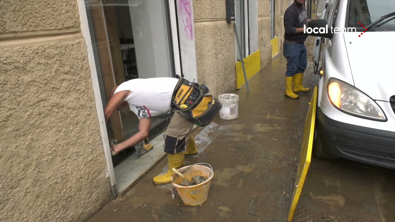 Maltempo, alluvione a Savona: strade invase da acqua e fango