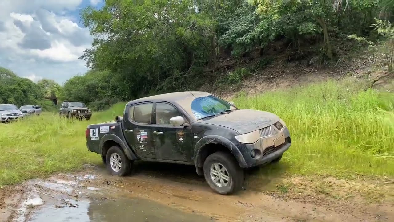 MUITO BARRO COM A CAMIONETES NO PANTANAL