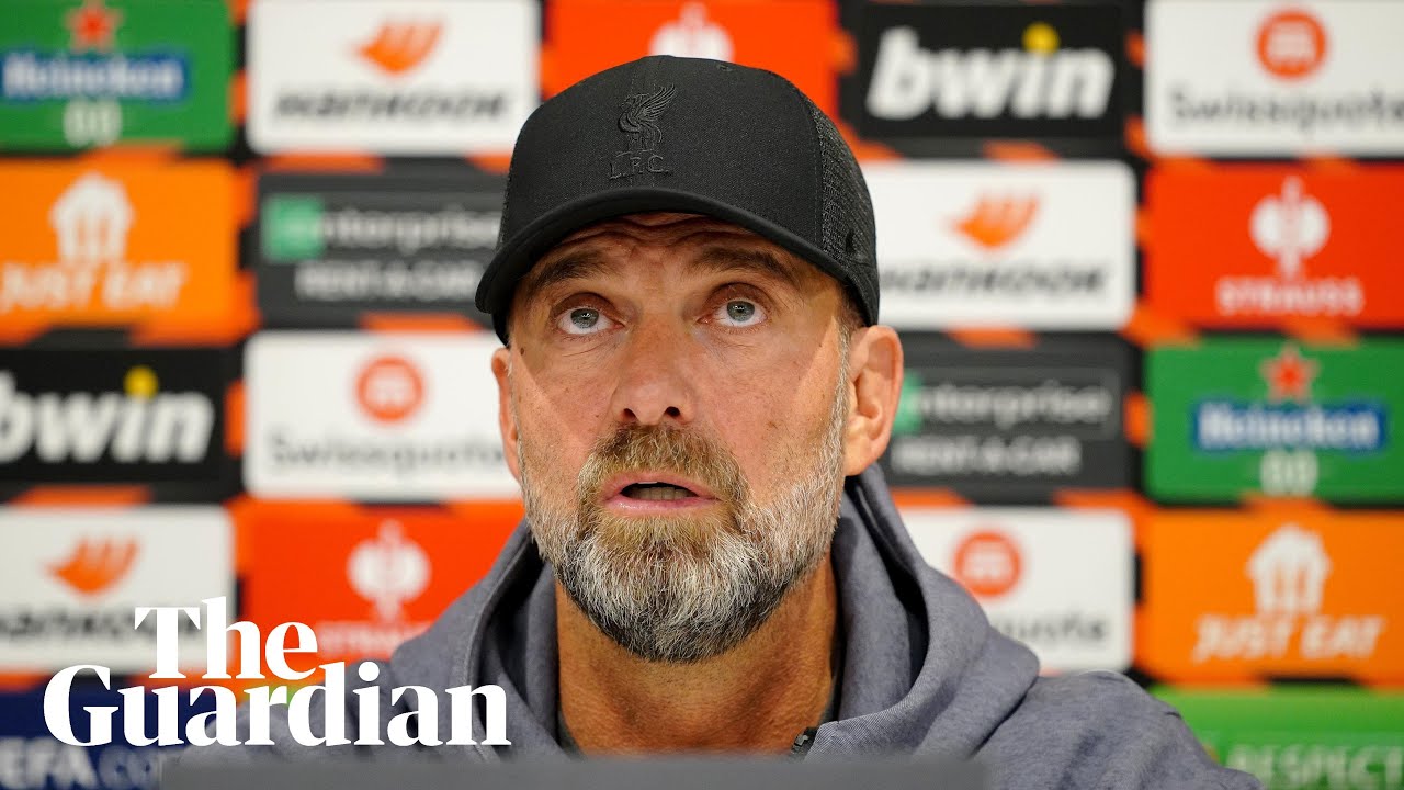 J&uuml;rgen Klopp pays tribute to Sir Bobby Charlton and Bill Kenwright