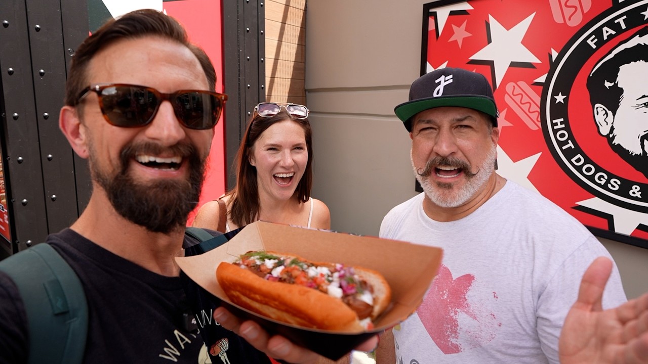 Пробую хот-доги в Fat One's в Universal Orlando CityWalk! | Новый ресторан! + Истории из 90-х!