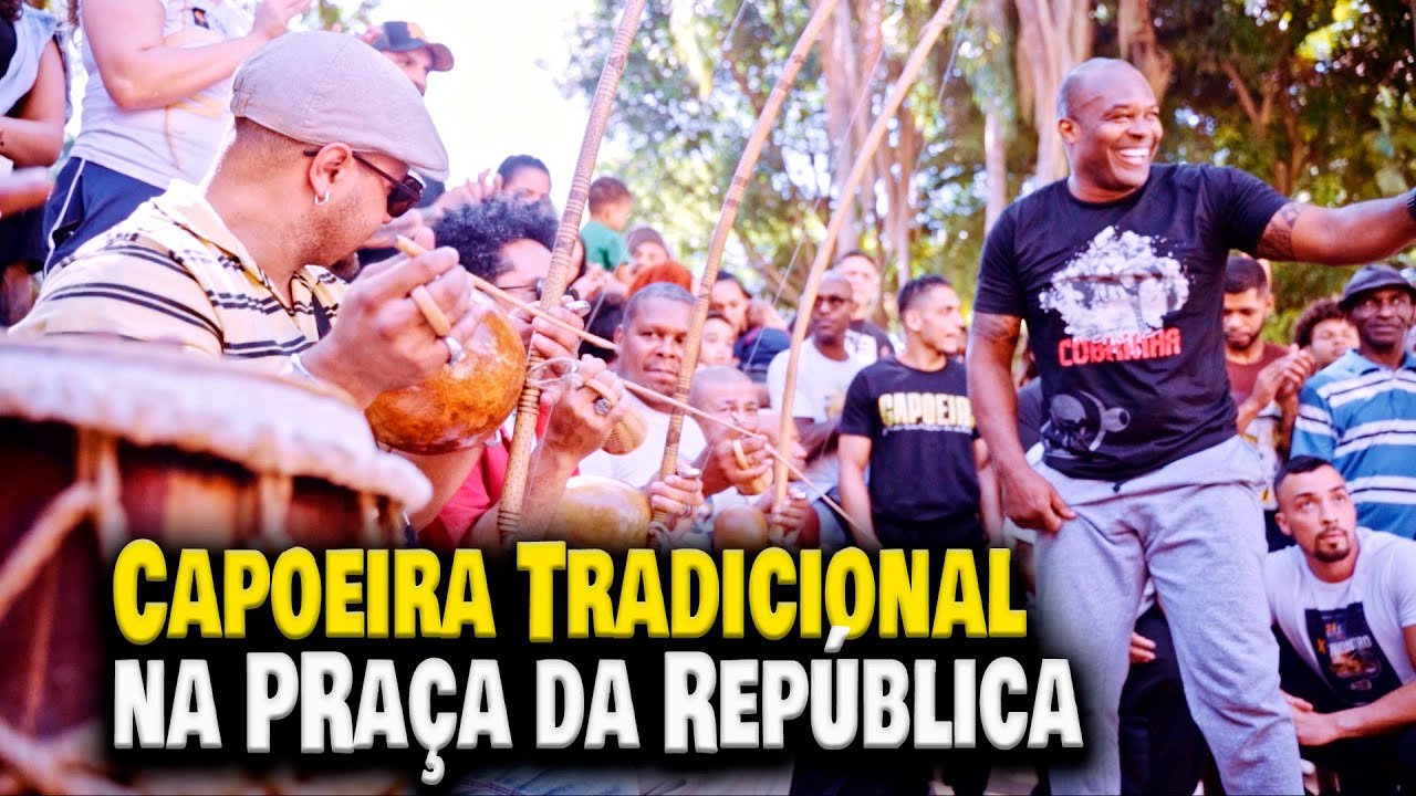 Roda de Capoeira na Praça da República 21 de Abril de 2024 São Paulo Brasil Mestres Ananias Joel