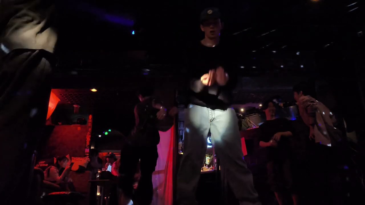 ポールとの遊び in Club Move