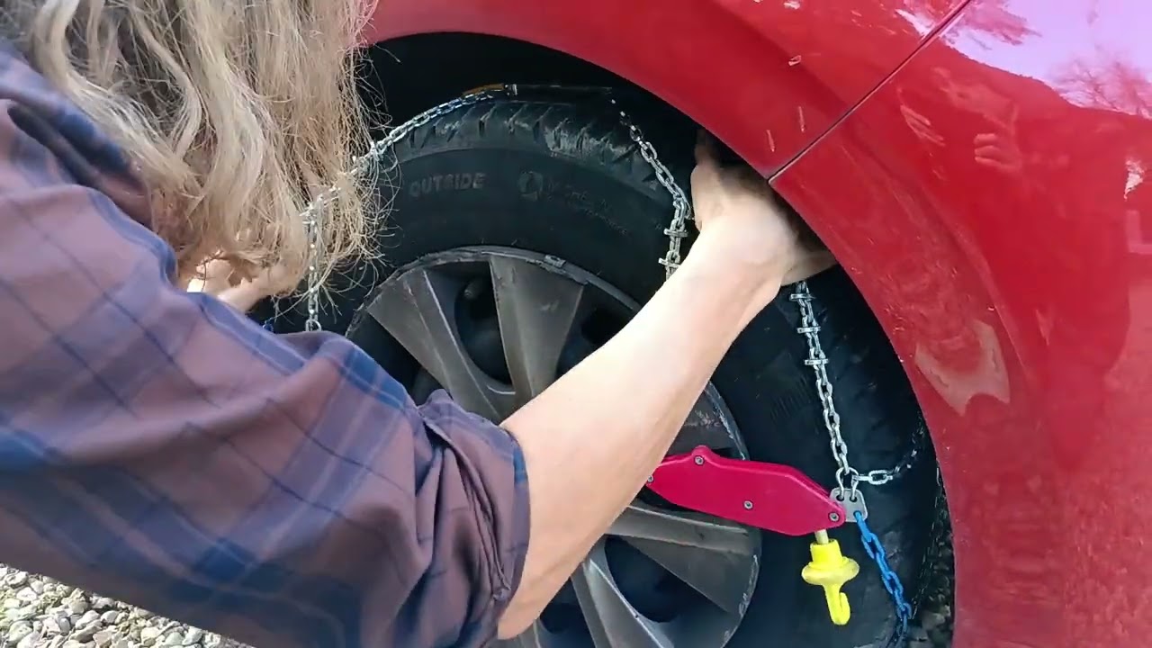 Montage des chaînes Konig sur un pneu