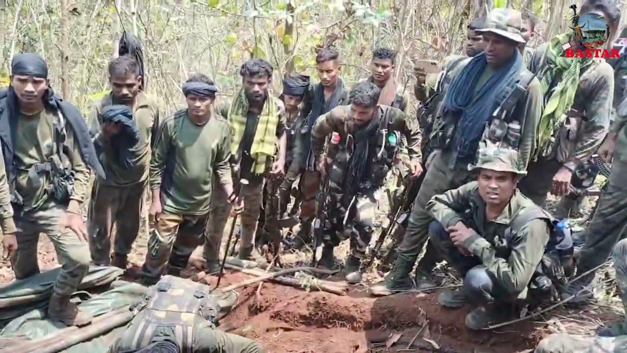 माओवादियों द्वारा सामान रखने के लिए बनाया गया बंकर डी आर जी के जवानो द्वारा ध्वस्त