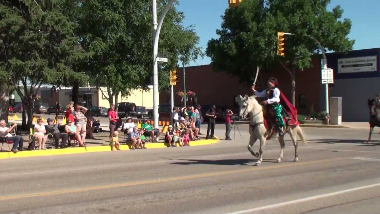 ВІТАЄМО ДО ДАВФІНУ - Canada's National Ukrainian Festival - Парада (Parade)
