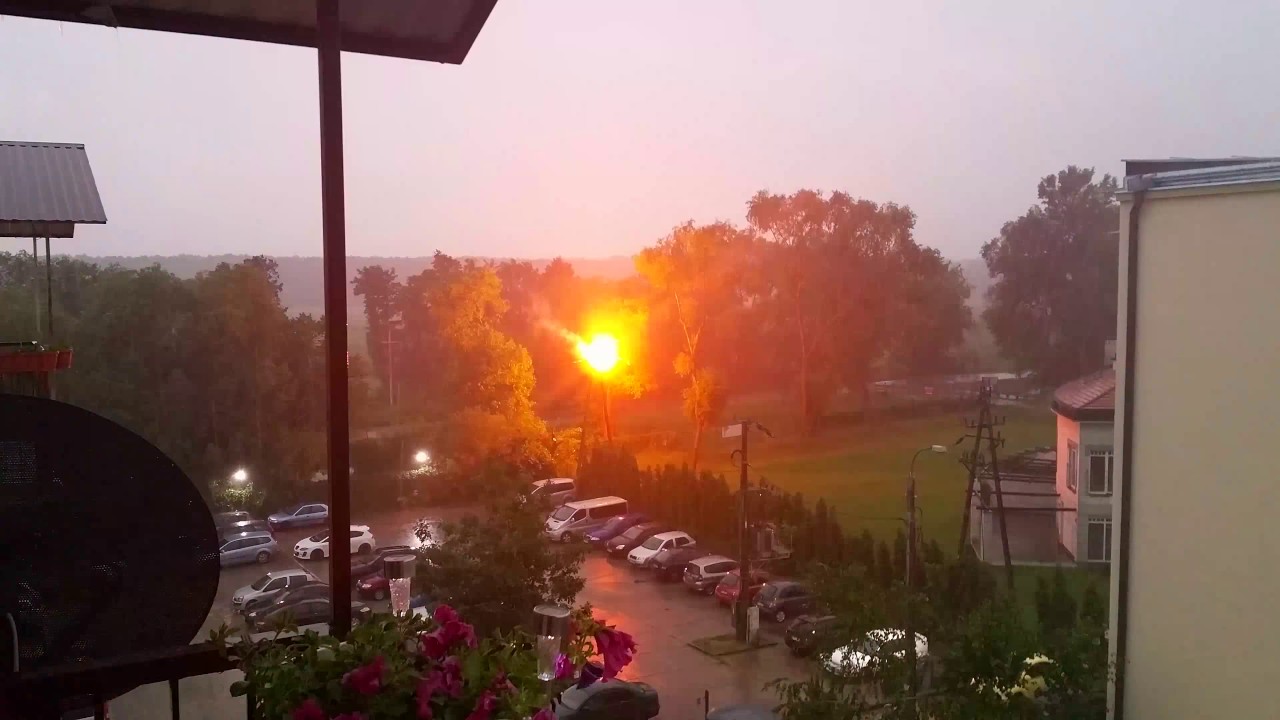 Konstancin-Jeziorna (Mirk&oacute;w) zwarcie na słupie energetycznym