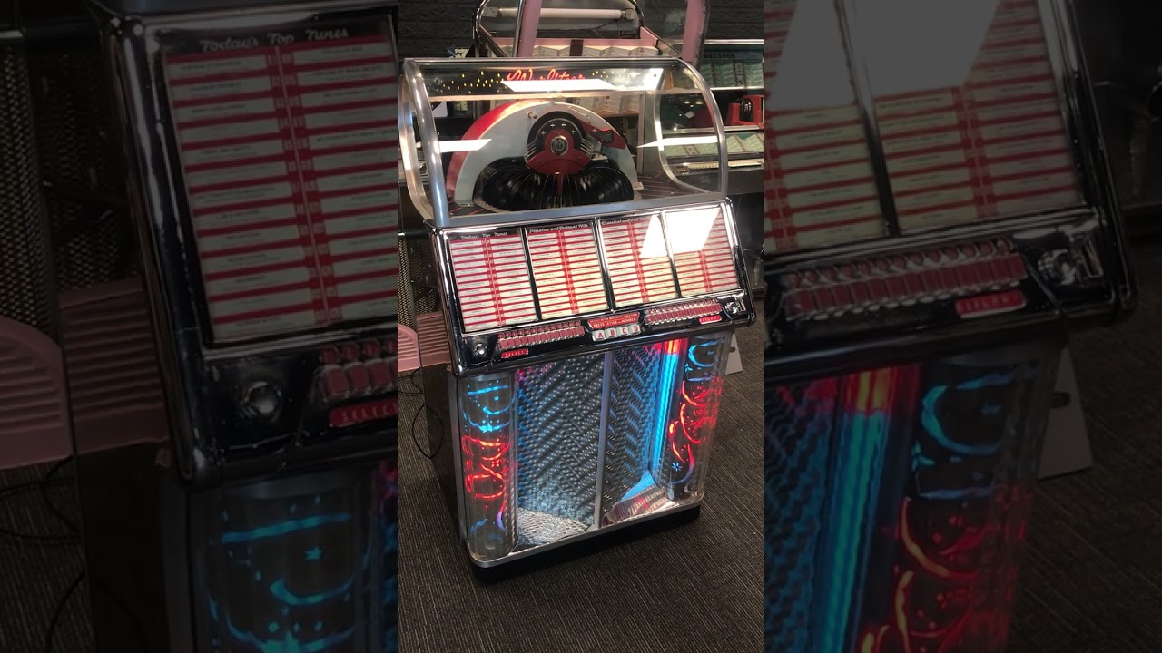 Wurlitzer 1700 jukebox is de eerste 45 toeren jukebox van Wurlitzer 1954