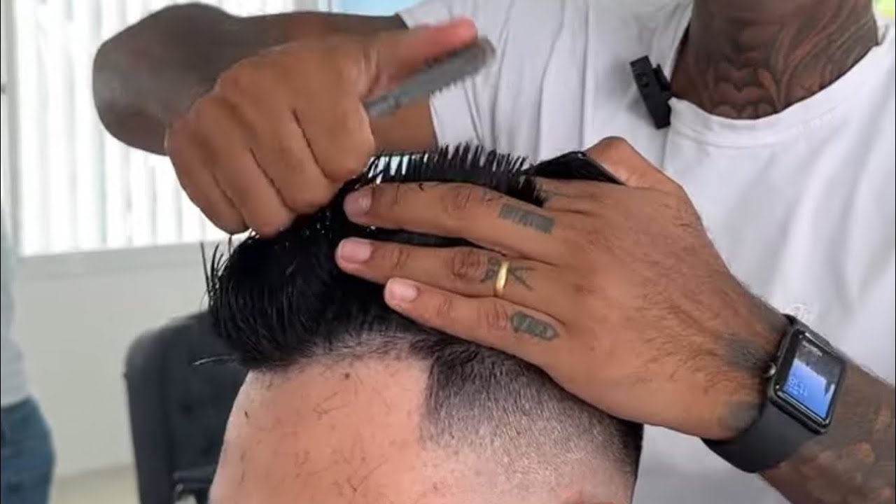 Corte em cabelo 100% arrepiado
