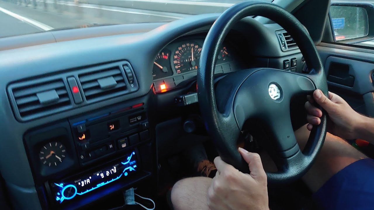 Driving the Cavalier CD 2.0 16V to Berwick and checking out the abandoned Vauxhall dealership