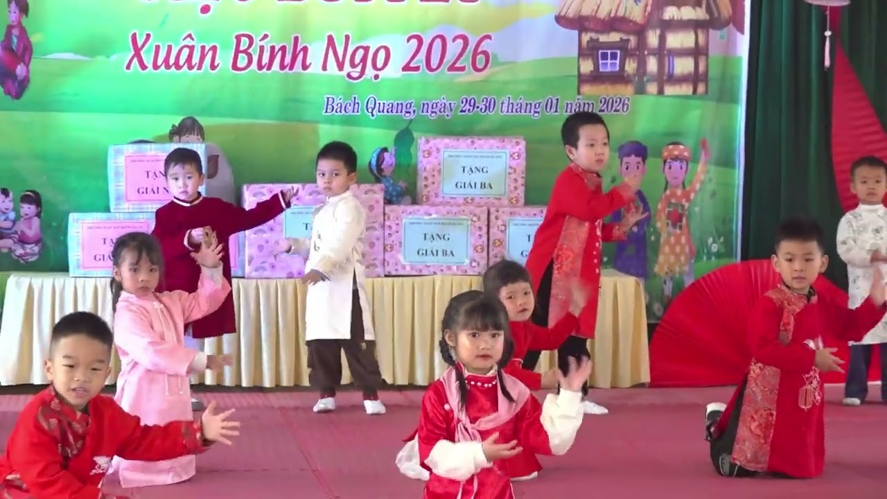 Em Chào tết- Dương Khánh Vy 4 tuổi