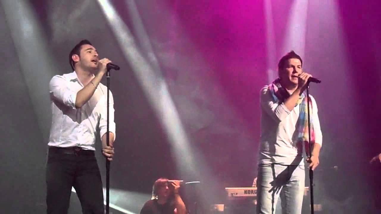 ANDY & LUCAS (sevilla 12-4-13) - Aqui sigo yo y A mi me vuelve loco