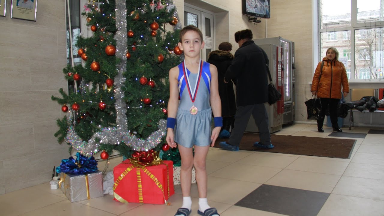 1 юношеский разряд по спортивной гимнастике.Калуга 25 декабря 2016 год. Артем 8 лет.