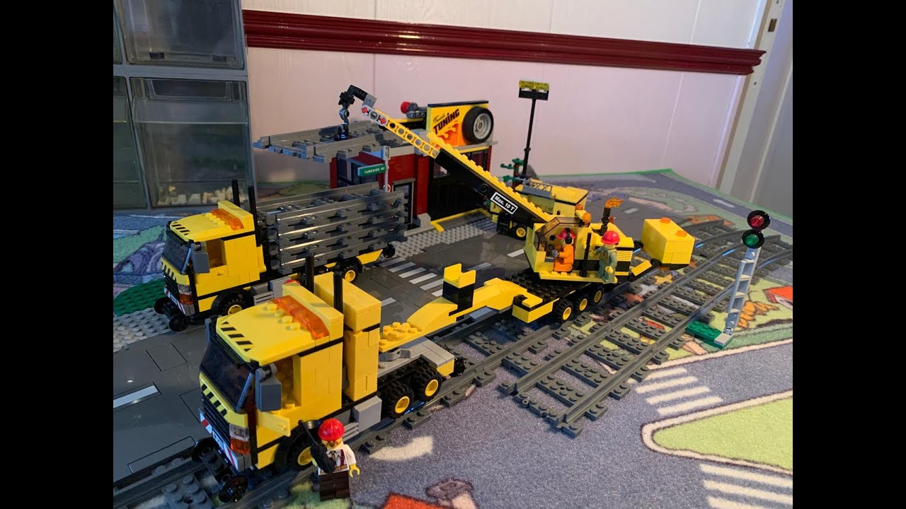 Грузовик для обслуживания железной дороги Lego с краном на прицепе, номер 5 из серии.