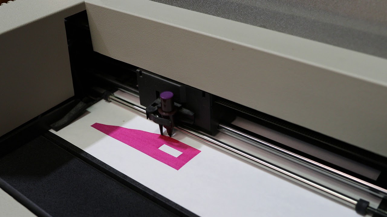 Hewlett Packard HP 7550A 8-pen plotter demo in 4K (handheld)
