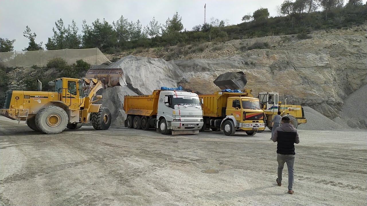 kawasaki loderler ile betonluk malzeme yükleme taş ocağı şantiyesi bmc kamyonlar