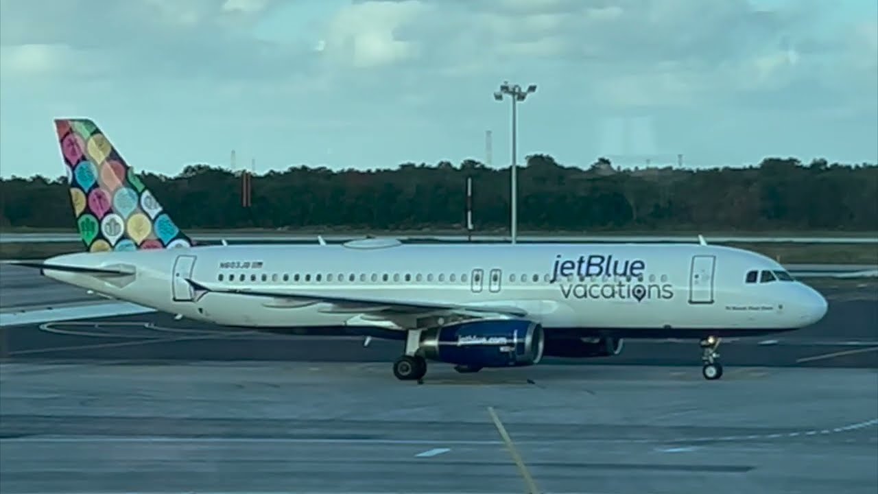 JetBlue Airbus A320-200 Full Taxi and Sunset Departure from Cancún International Airport (CUN)