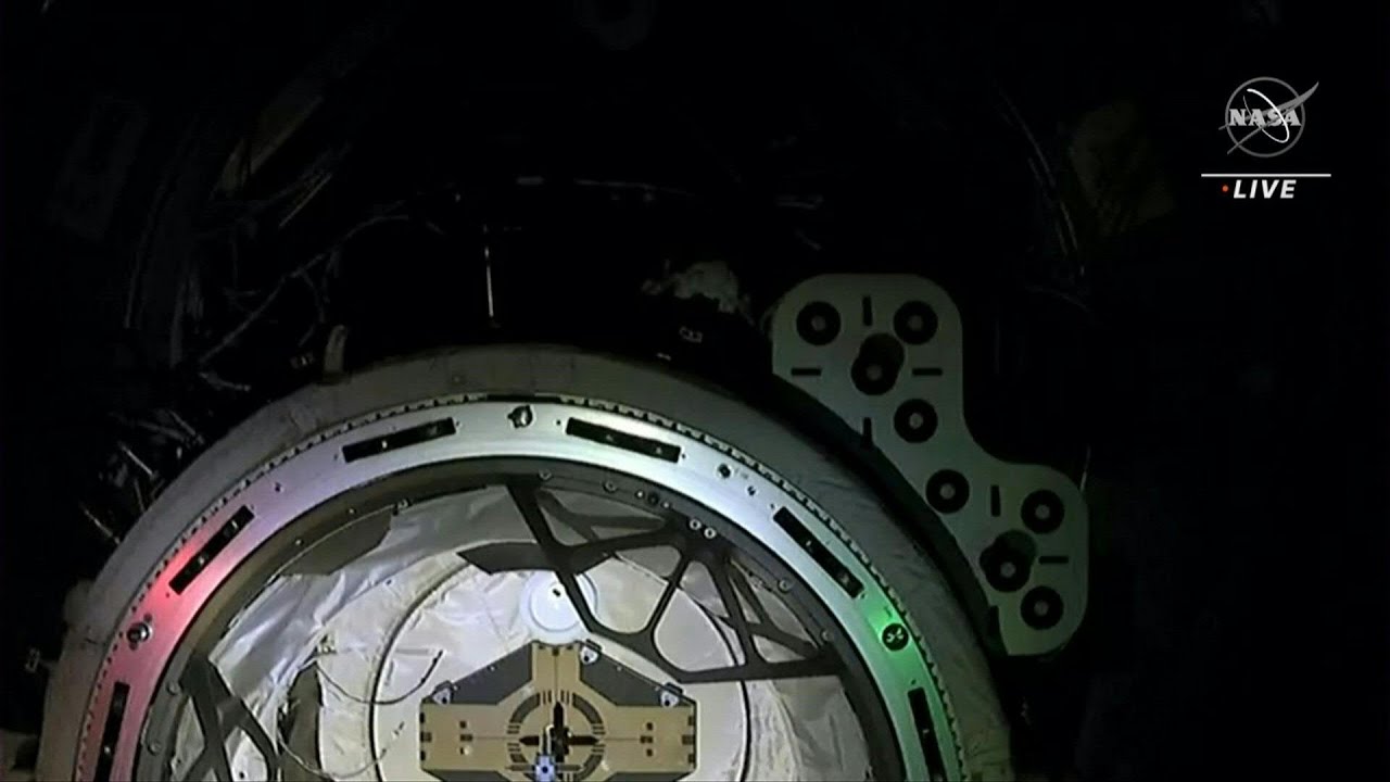 SpaceX: la capsule Dragon s'amarre &agrave; la Station spatiale internationale | AFP Images
