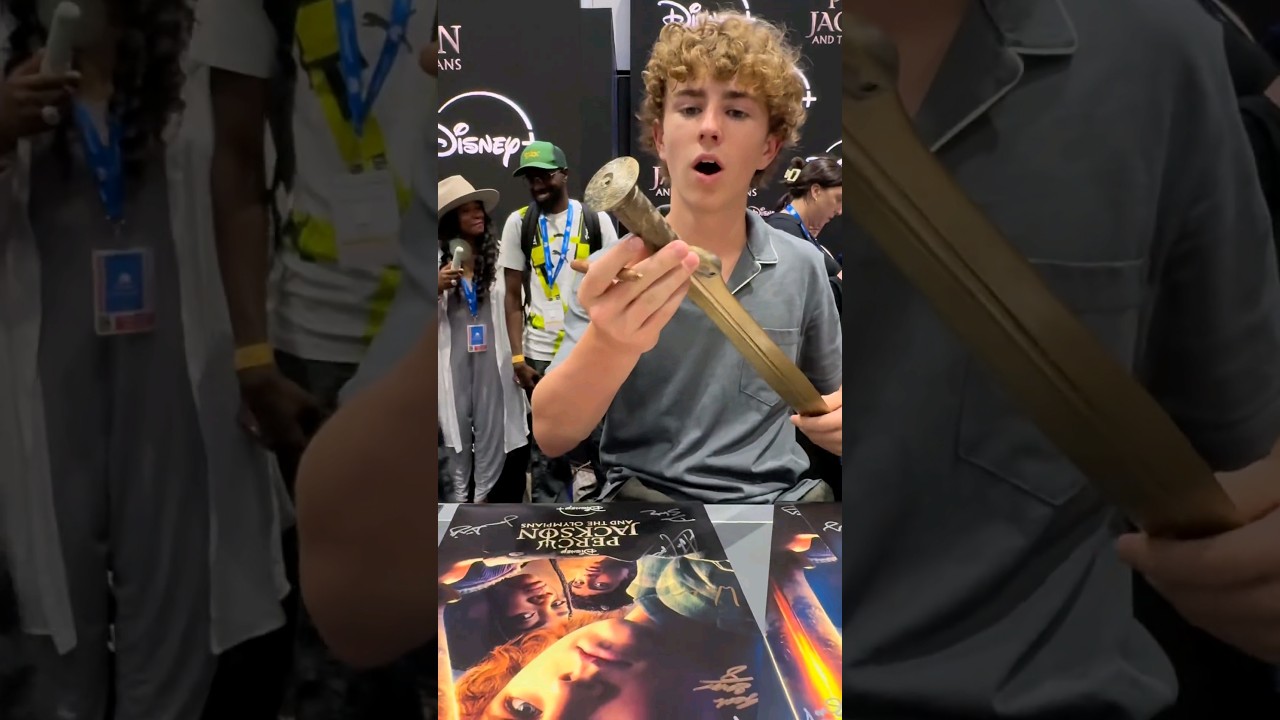 Walker Scobell got an amazing fan-made Riptide sword 🗡️ #PercyJackson #SDCC2024