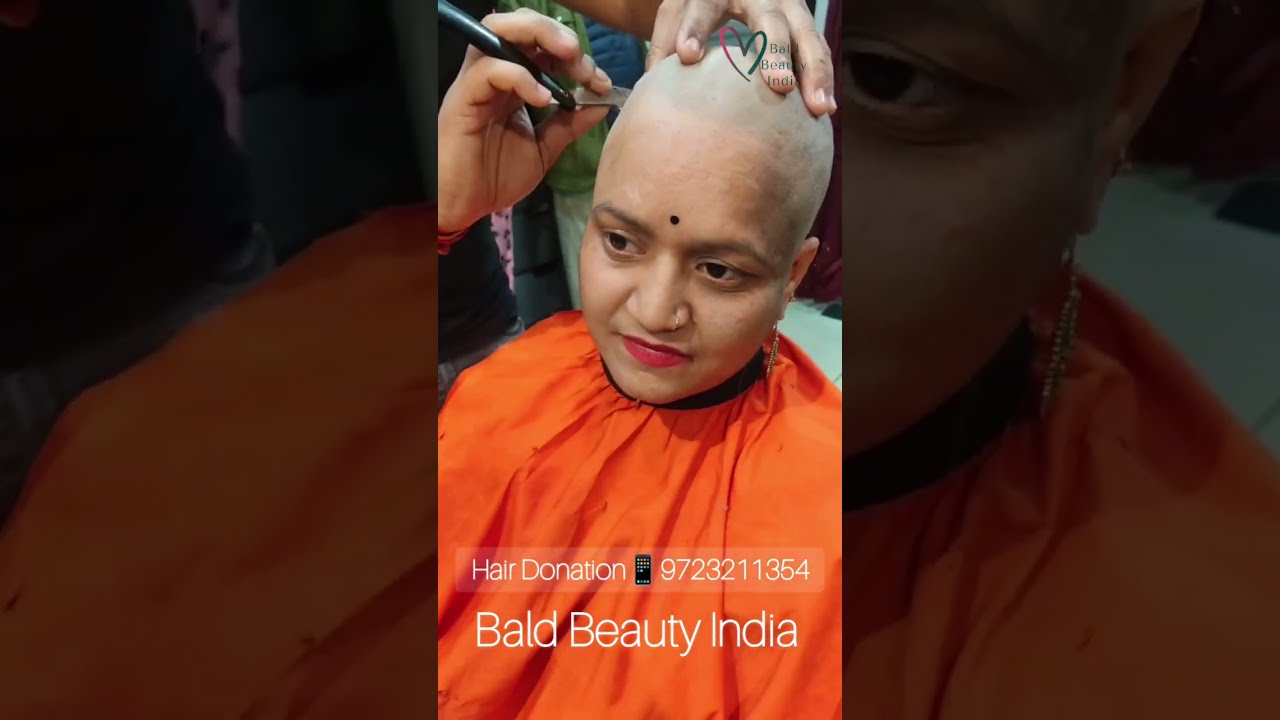 उत्तर प्रदेश की स्कूल टीचर ने मुंडन कराकर Hair Donate किए