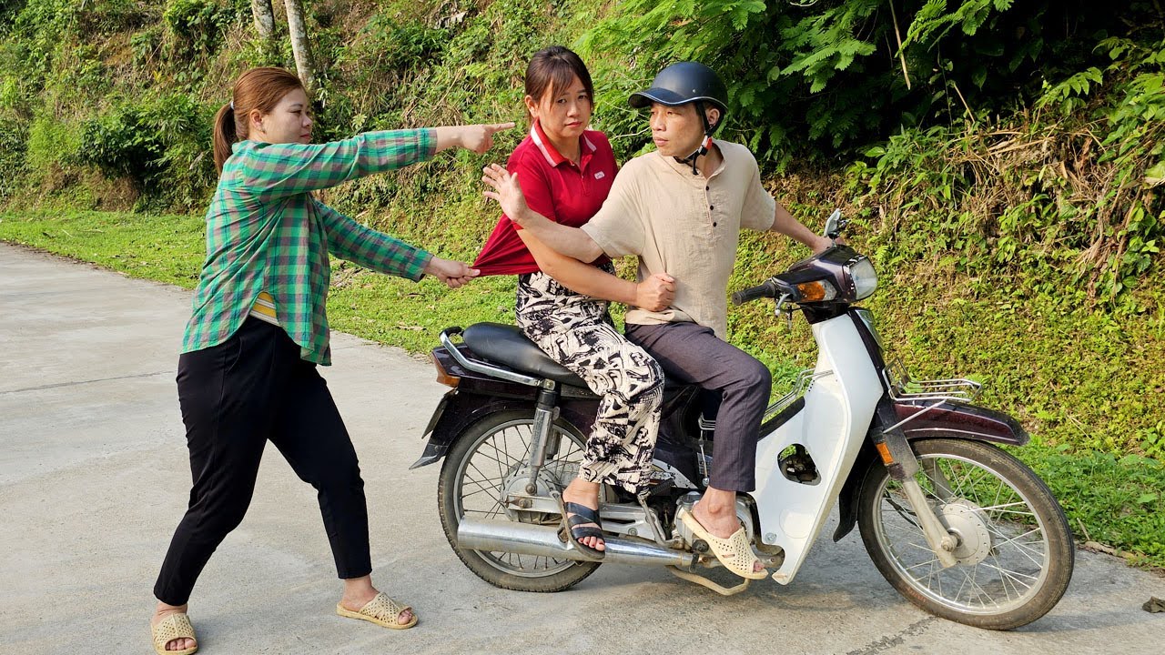 Sua hates love because Tai and Duong don't care anymore. What will Sua do next to survive?