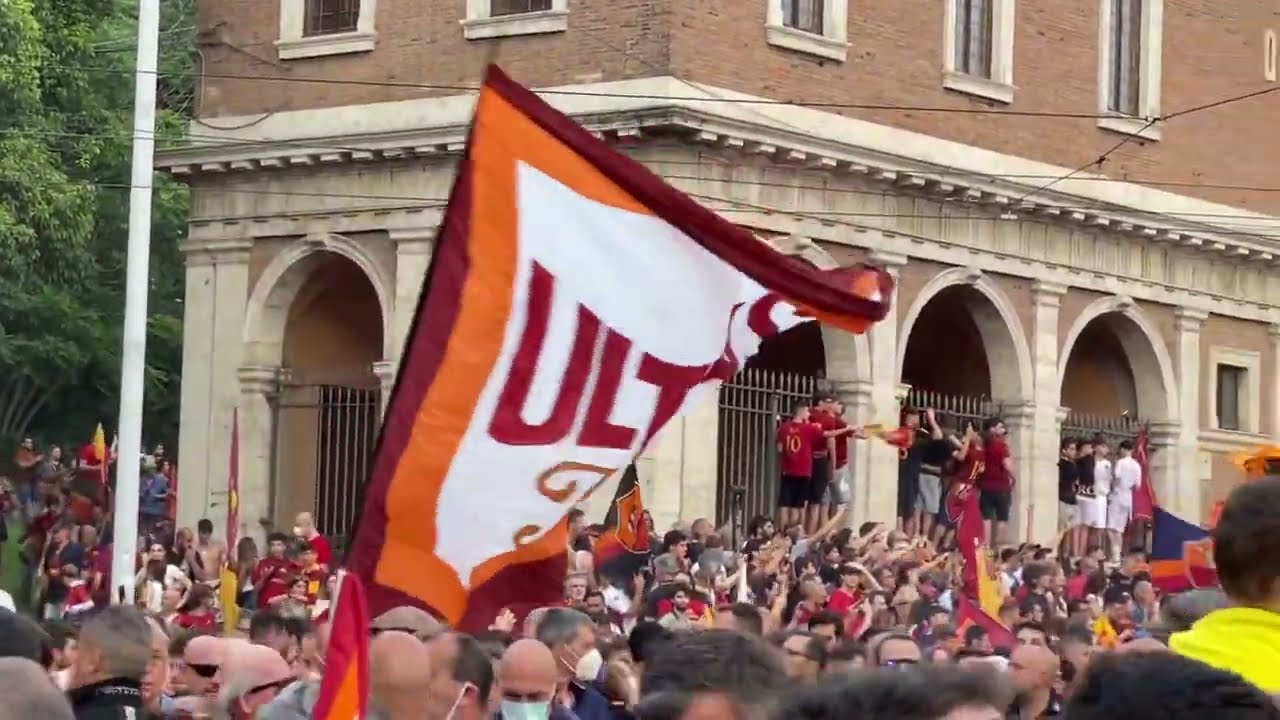 Roma campione in Conference. Il pullman scoperto al Circo Massimo