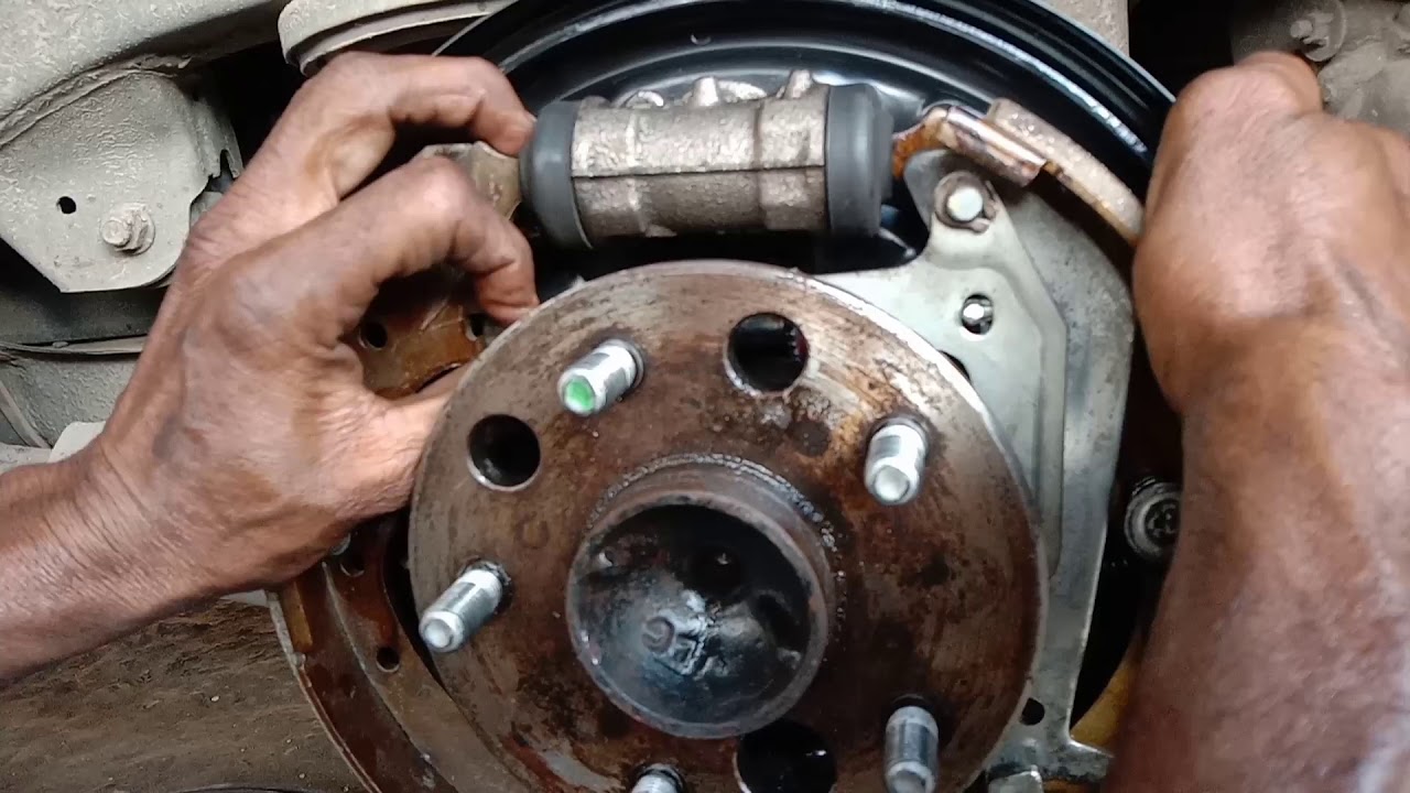 TOYOTA INNOVA rear brake work
