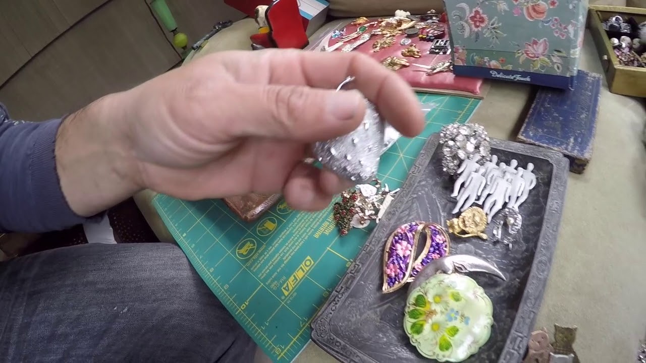 Flea market finds! Sorting costume jewelry for eBay!
