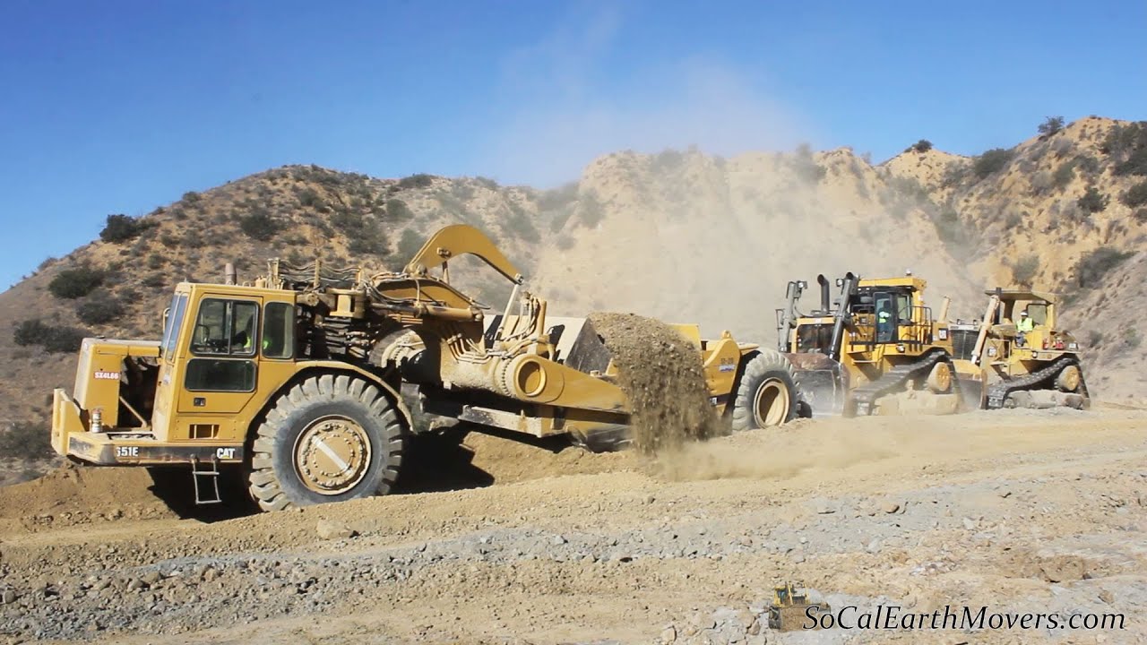 CATERPILLAR D10T2 and D10N shoving 651's