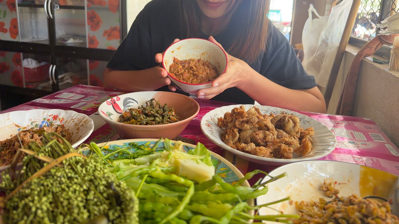 น้ำพริกอ่องกับเสรียม(สะเดา)