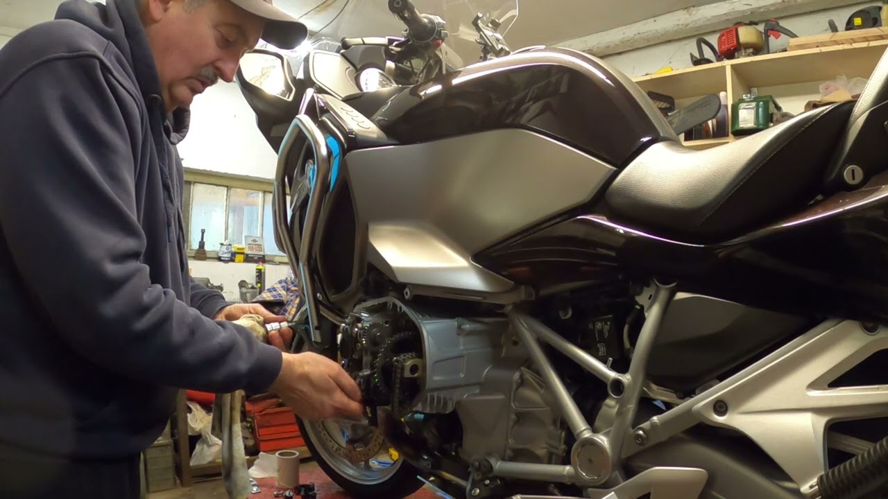 BMW R  1200 RT . GS ,  LC    MI ZÖRÖG A HENGERFEJBEN  ???