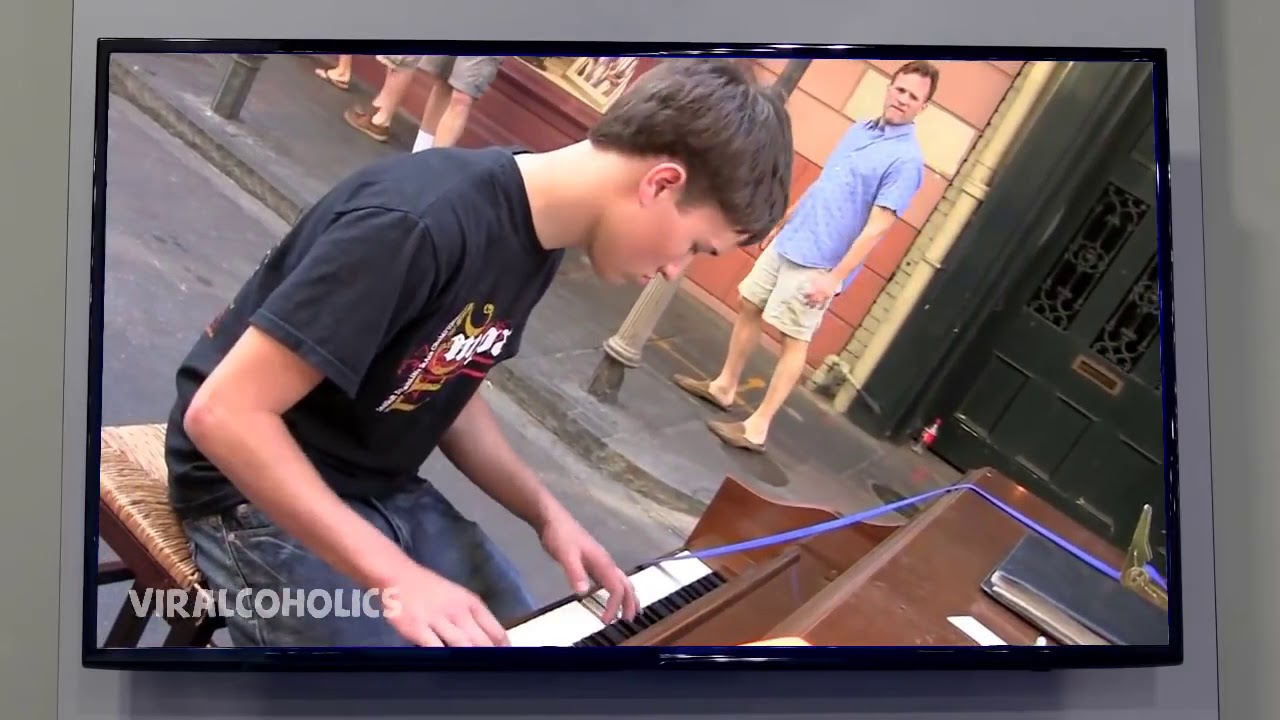 Top 10 AMAZING Street Performers Musicians Piano 2017