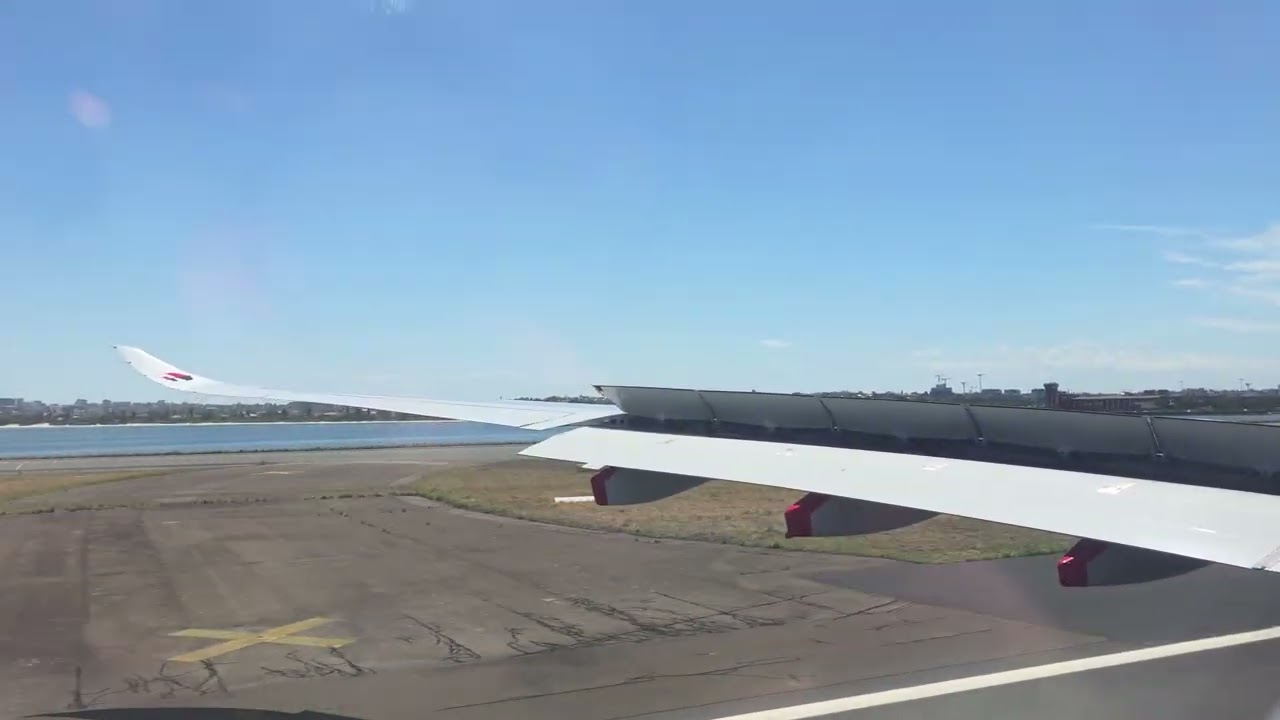 MH122 A330-900neo 9M-MNL emergency landing in Sydney