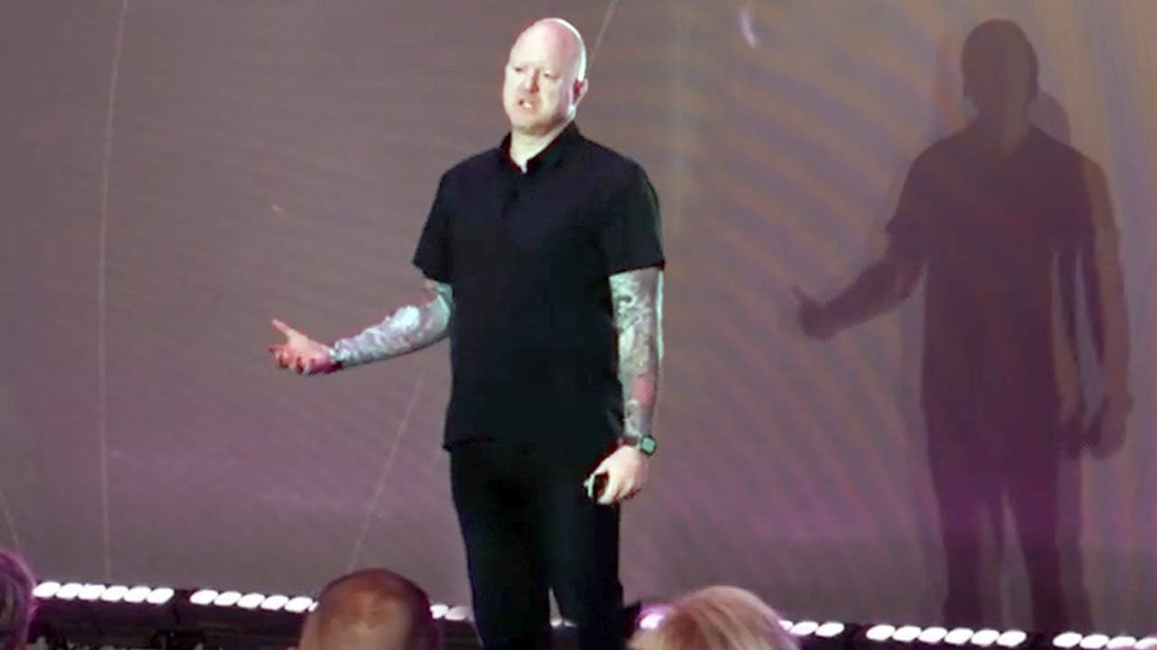 Nikolas Badminton | Futurist and Hope Engineer | Keynote Speaker | SpeakInc