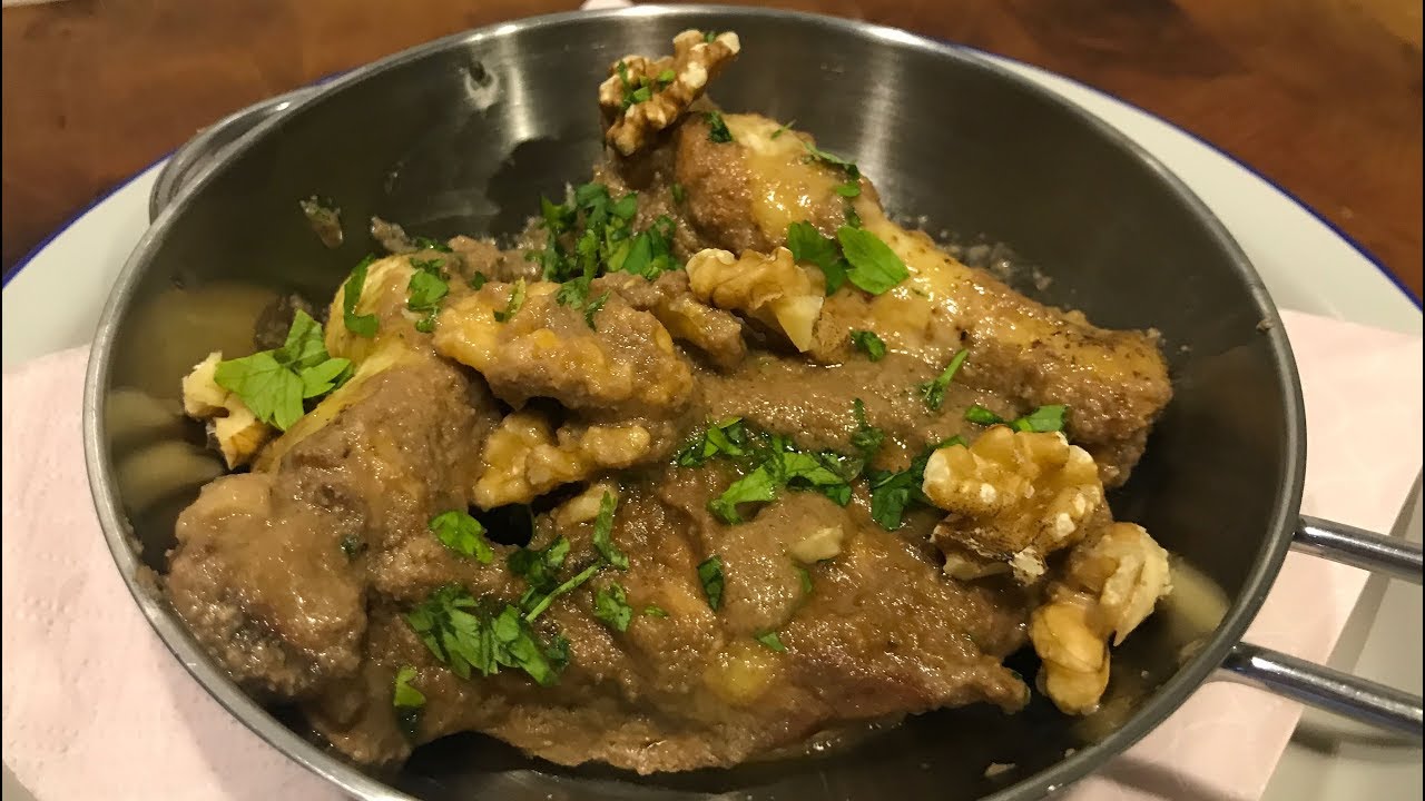 Pollo en salsa de nueces