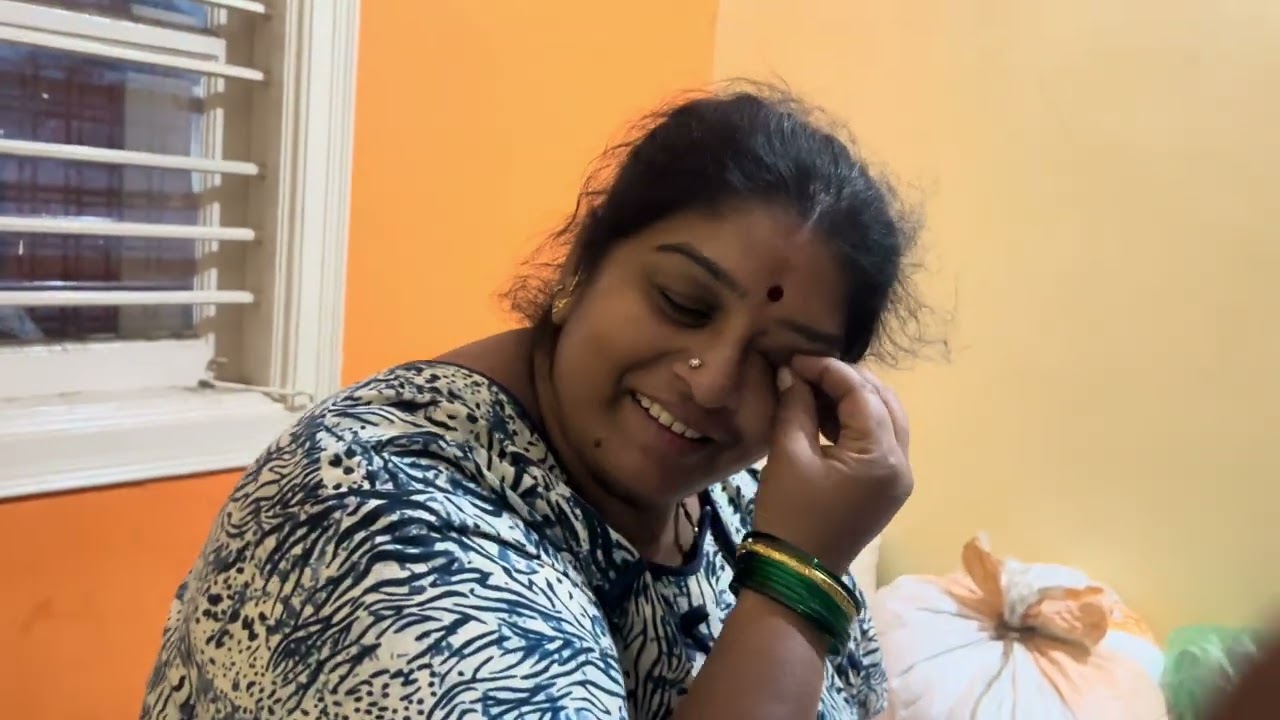 Amma ge saree gift madde🥹❤️🫶 #love kannadavlogs #familyvlog #familyfun #viral 