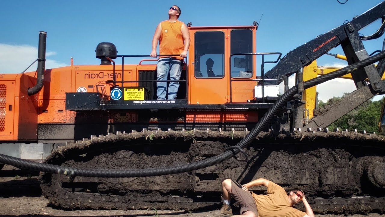 Laying Pipe with Master Pipe Layer Randy