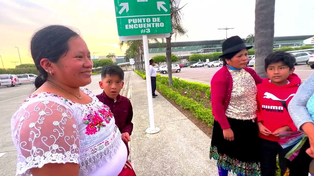 Regresa después de 15 años de Estados Unidos a visitar a su familia