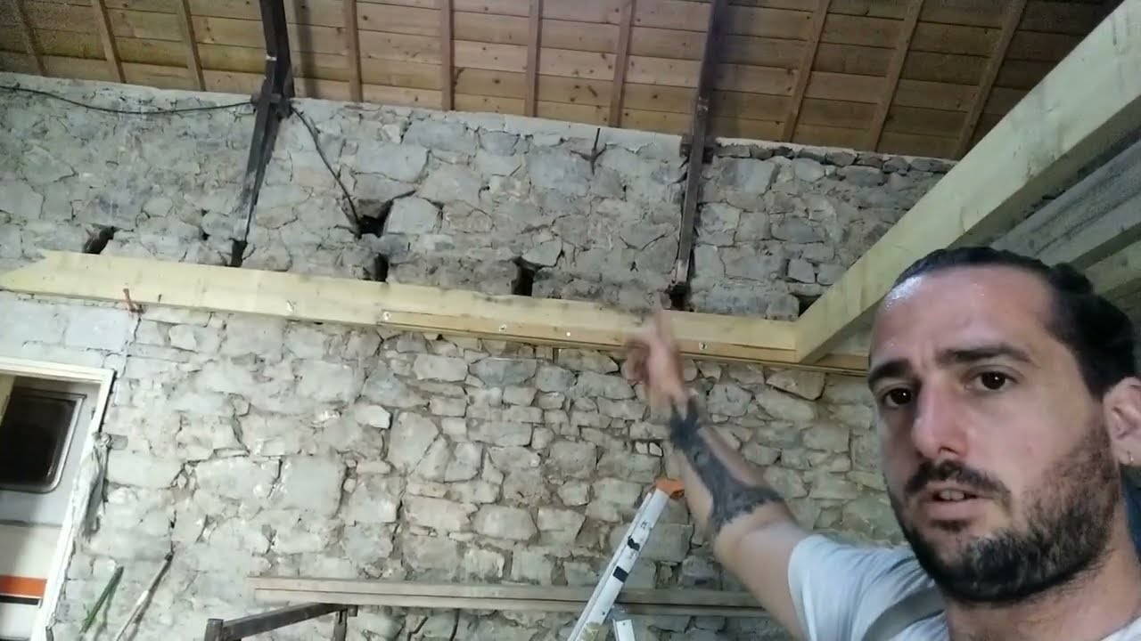pose d'entrait de ferme sur blochets en plancher en sous oeuvre