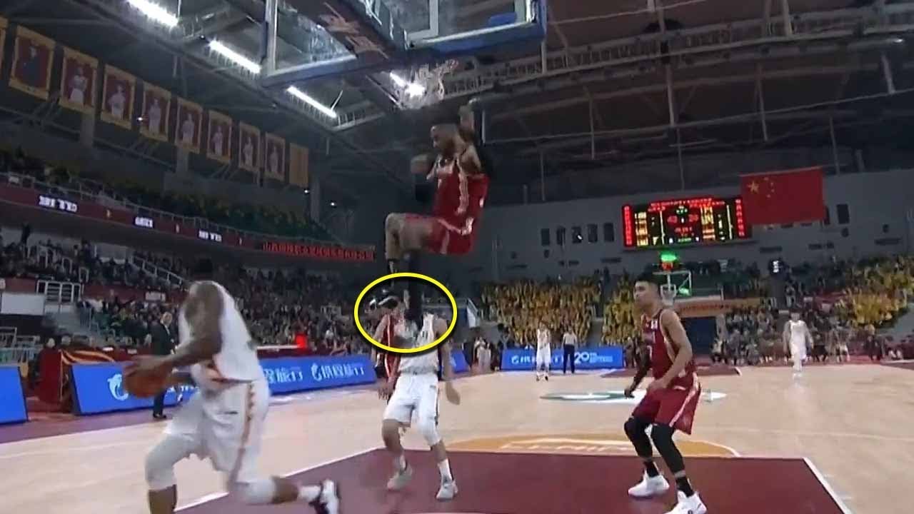 Eric Moreland Dunks & hang kicks the opponent!!!