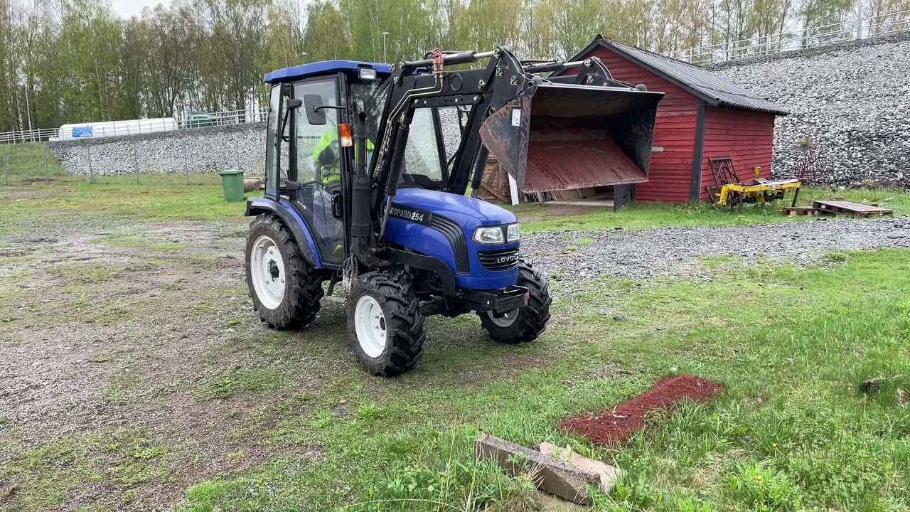 Köp Traktor Lovol Europard 254 med tillbehör på Klaravik