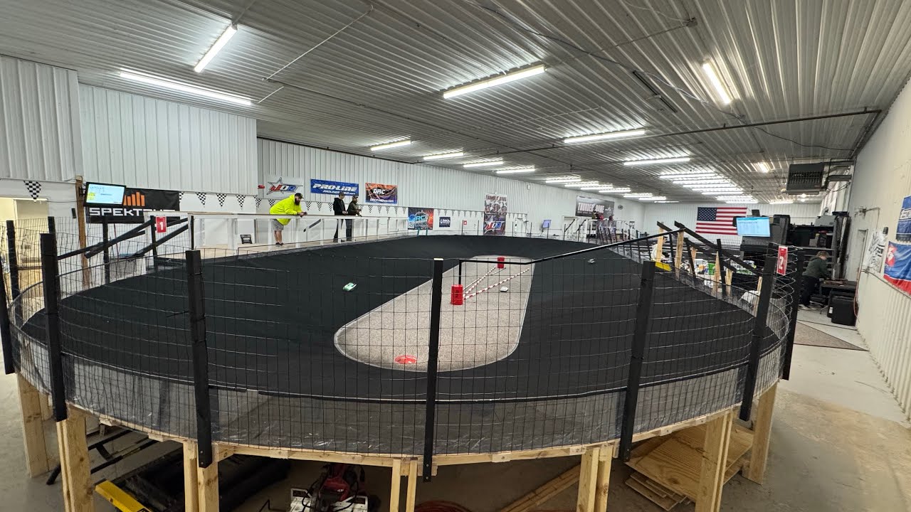 6amRC. Side Stop. Thunder Dome Bankef Oval Track 