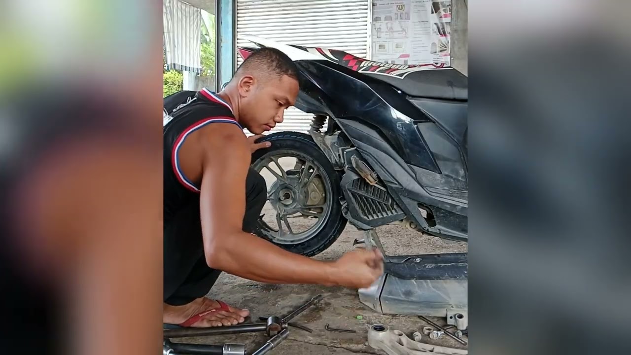 Change tire on Honda Click 125i