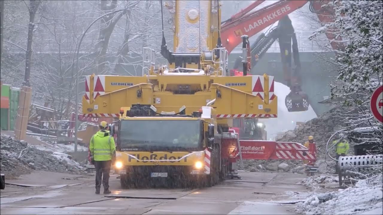 Liebherr LTM 1650 8.1 und ein paar Bagger Abriss einer Brücke und super Wetter